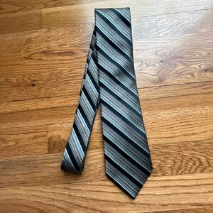 Calvin Klein Men’s Silk Tie Black Gray Striped Classic Width Excellent Condition